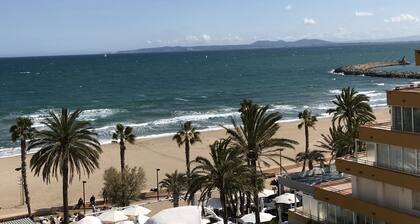Costa Brava Roses beachfront on the beach with swimming pool 60 m2, 2ch