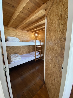 3 bedrooms, iron/ironing board, free WiFi