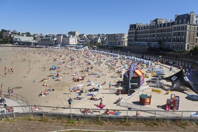 House on the heights of Dinard, 900 m from the beach in a quiet subdivision.
