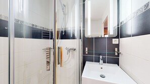 淋浴设施、吹风机