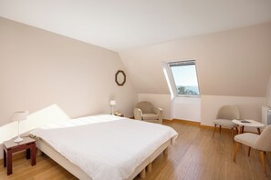 3 bedrooms, iron/ironing board, free WiFi, bed sheets - House with unique sea view - quiet - sleeps 6 (Saint-Cast-Le-Guildo)