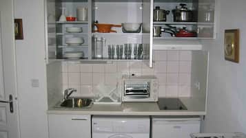KĂŒhlschrank, Mikrowelle, Ofen, Herdplatte
