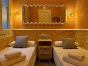 Kamar Double, kamar mandi umum | 1 kamar tidur, tirai kedap cahaya, kedap suara, dan Wi-Fi gratis