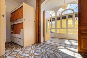 Dormitorio condiviso, dormitorio misto, bagno condiviso (1 bed in a 12-Bed Dormitory Room) | Tende oscuranti, insonorizzazione, Wi-Fi gratuito, lenzuola