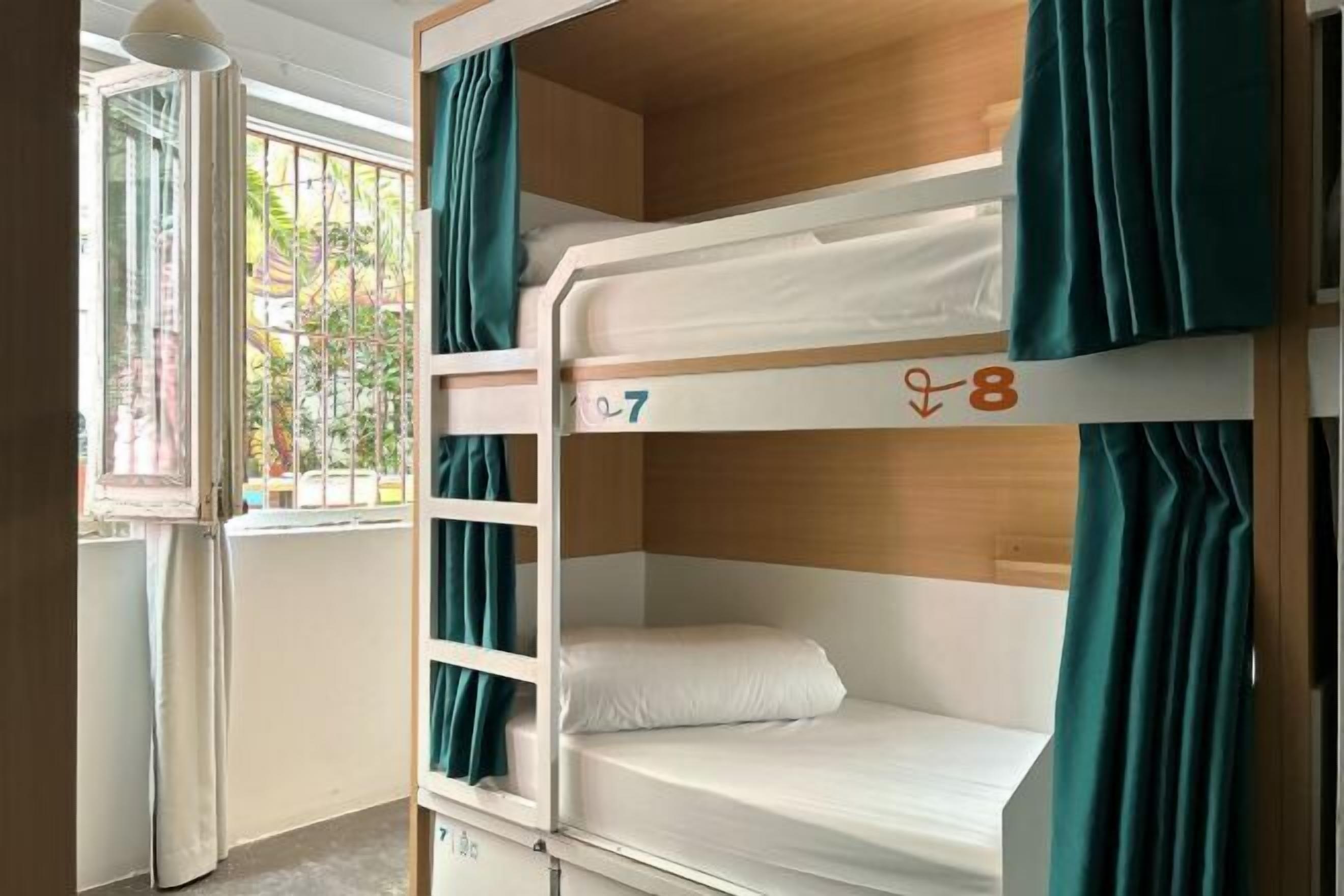 Mörkläggningsgardiner, ljudisolering, gratis wi-fi och sängkläder