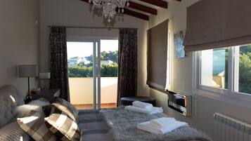 5 chambres, coffres-forts dans les chambres, fer et planche Ă repasser