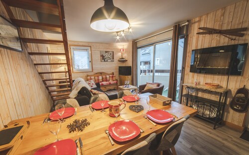 Nice triplex with balcony and mountain view, near ski- WIFI ACCESS