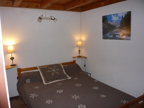 3 bedrooms, iron/ironing board, travel cot, free WiFi - Nice triplex with balcony and mountain view, near ski- WIFI ACCESS (Saint-Lary-Soulan)