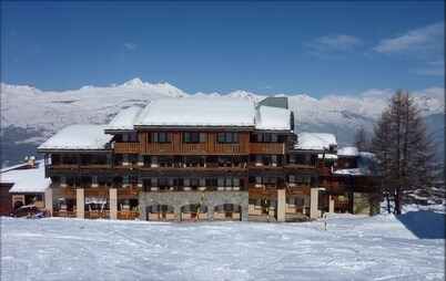 Ski-to-door apartment, 6-8 people, 62 m2, Les Coches, La Plagne, Paradiski