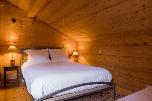 5 bedrooms, iron/ironing board, travel cot, free WiFi