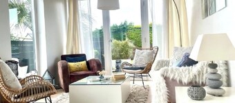 Bright house with garden and spa, 100 m from the beach. Pets welcome.