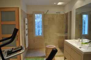 Bathtub - Beautiful farmhouse with pool for 12 perso the heart of the Drôme Provençale (Buis-Les-Baronnies)