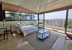 3 habitaciones, tabla de planchar con plancha y cuna de viaje 