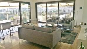 Télévision, chaîne hi-fi