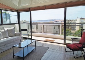 Télévision, chaîne hi-fi