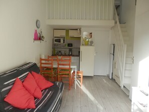 LCD 電視、乒乓球設施、音響