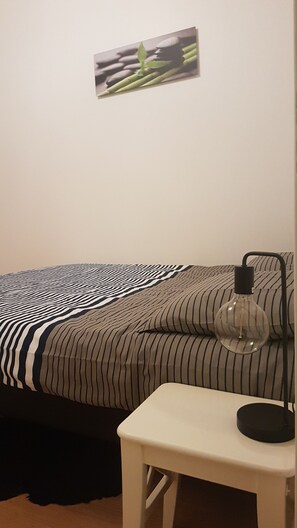 2 quartos, ferros/tábuas de passar roupa, Wi-Fi de cortesia