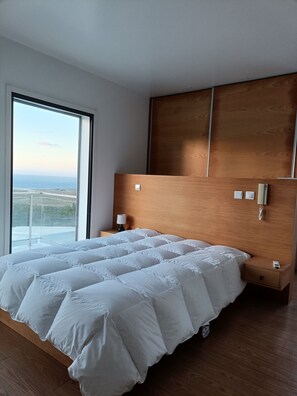 4 habitaciones, tabla de planchar con plancha y cuna de viaje 