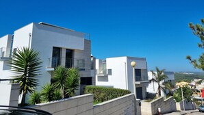 A modern residential building with a flat roof, large windows, and a balcony. - Villa d'ARCHITECTE, Sur les hauteurs, VUE MER, calme, TERRASSE 360°.   (casal mota)