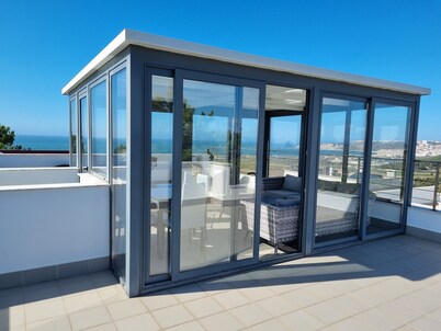 Villa d'ARCHITECTE, Sur les hauteurs, VUE MER, calme, TERRASSE 360°.  