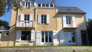 Exterior - House with exceptional view and direct access to the sea (Lancieux)