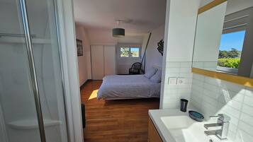 4 chambres, fer et planche à repasser, Wi-Fi