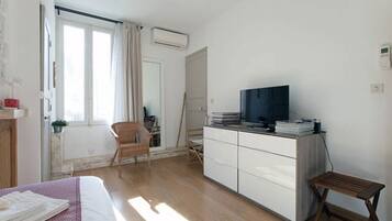 2 slaapkamers, een strijkplank/strijkijzer, wifi, beddengoed