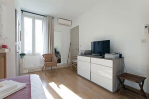 2 slaapkamers, een strijkplank/strijkijzer, wifi, beddengoed