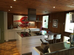 Fridge, microwave, oven, stovetop - Listed architect-designed house with private SWIMMING POOL VALLEY VIEW (Vézac)