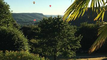 Een verwarmd zwembad