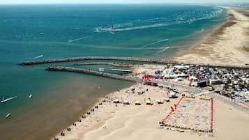 Plage à proximité, chaises longues