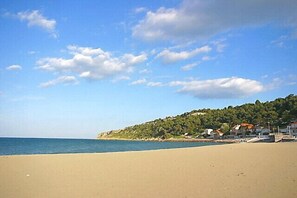 Plage à proximité, chaises longues