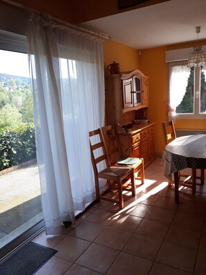 Interior - Appart. 800 m from lake, Xonrupt-Longemer, comfortable, bright, terrace,    (Xonrupt-Longemer)