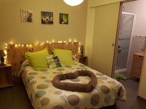 2 bedrooms, iron/ironing board, travel crib, free WiFi