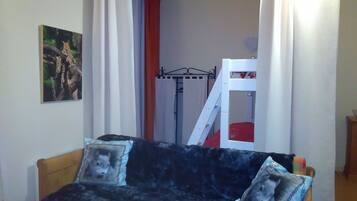2 slaapkamers, een strijkplank/strijkijzer, gratis wifi