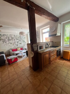 Fridge, microwave, oven, stovetop