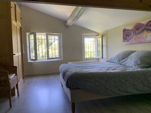 3 bedrooms, desk, iron/ironing board, travel cot