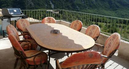 A gĂźte of character and grand comfort in the heart of nature 3***