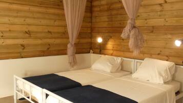 2 chambres, bureau, fer et planche à repasser, lit parapluie