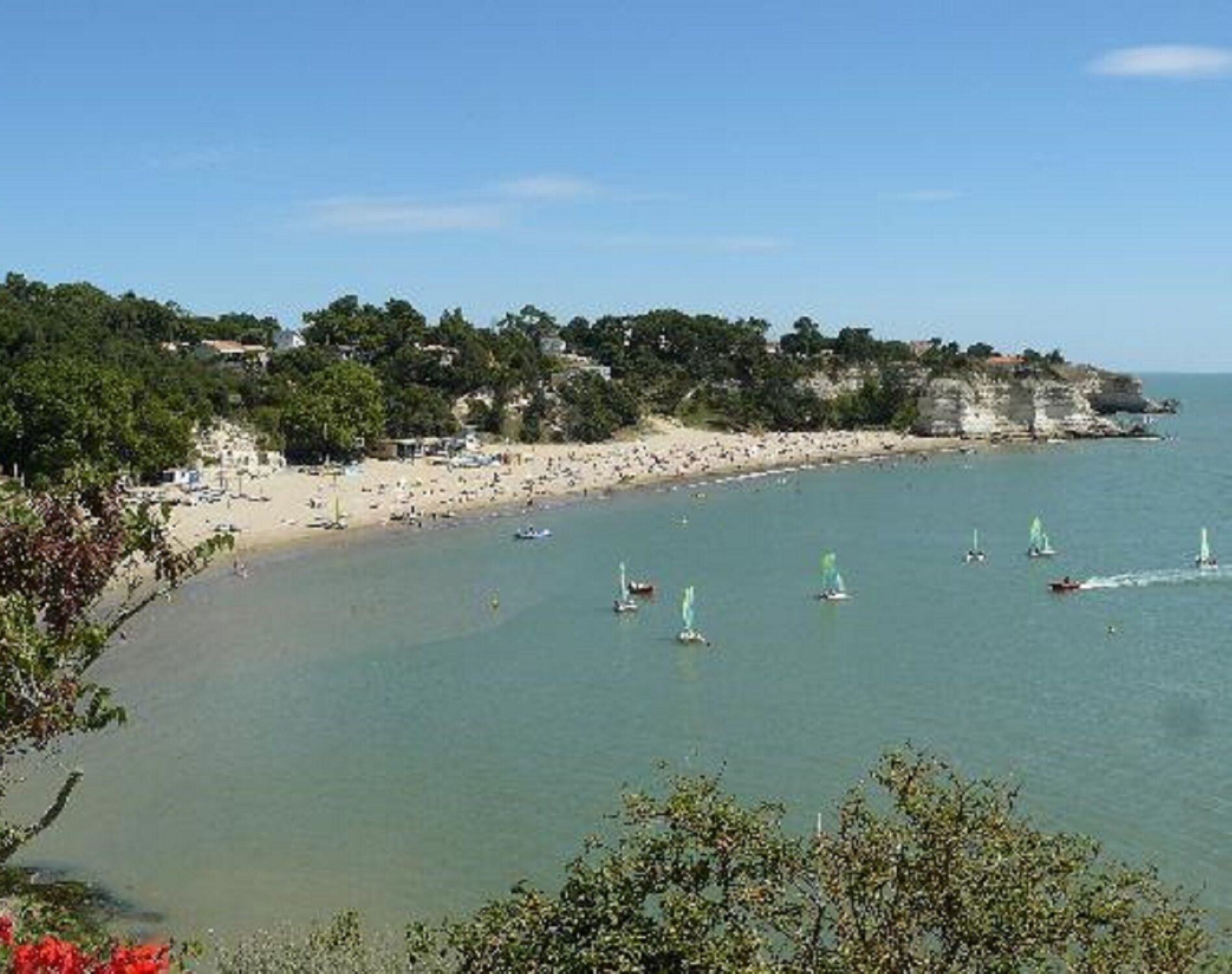 la plage des Nonnes à 150 mètres