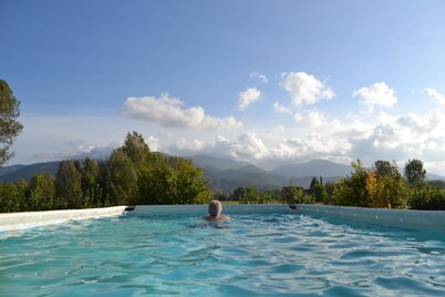Casa Corten has an independent entrance, private garden and swimming pool