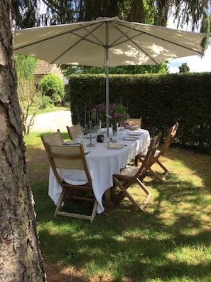 Outdoor dining