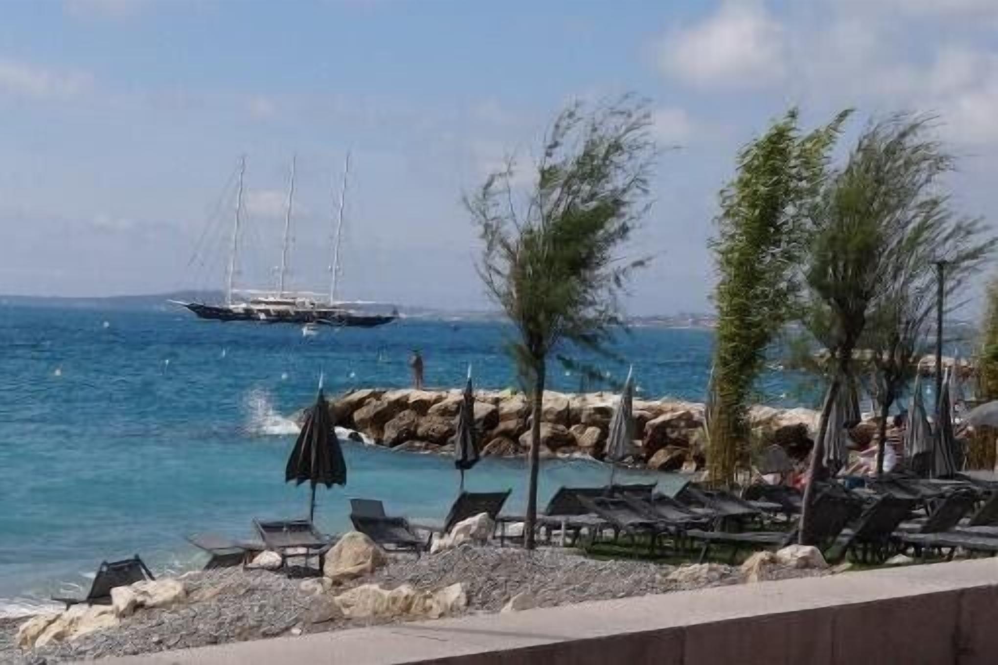 Les Plages privées aménagées...un jour de vent