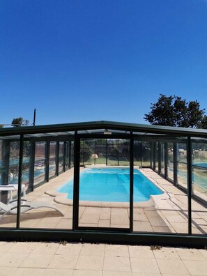 Innendørsbasseng og utendørsbasseng