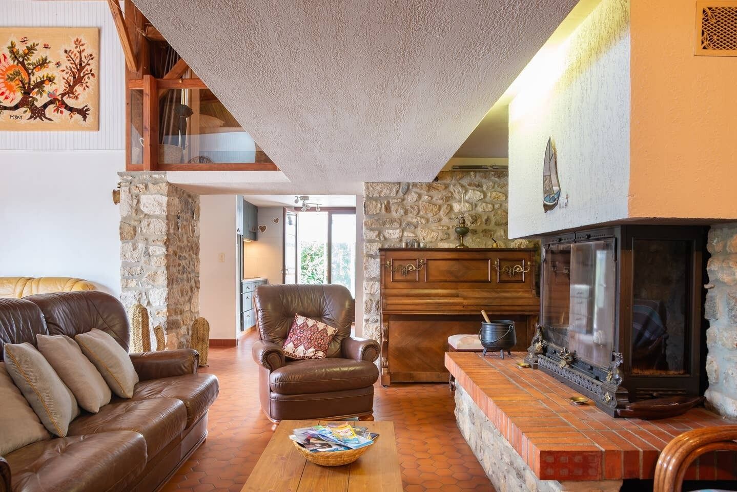 電視、壁爐、足球機、乒乓球設施