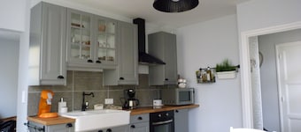 FISHERMAN'S COTTAGE IN THE HEART OF OMAHA BEACH - 20 METERS FROM THE SEA.