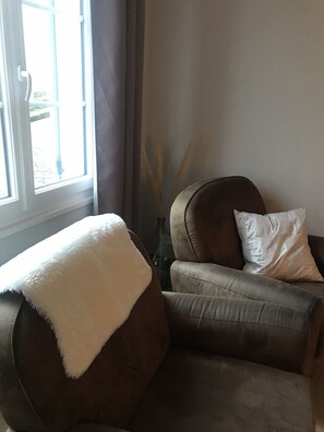 Interior - FISHERMAN'S COTTAGE IN THE HEART OF OMAHA BEACH - 20 METERS FROM THE SEA. (Port-En-Bessin-Huppain)