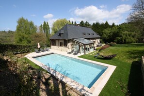 A heated pool - Splendid Authentic Norman Residence with swimming pool and tennis court (Saint-Hymer)
