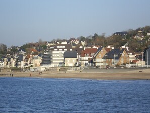 Beach nearby - 2 Rooms SEA VIEW on small trees in Norman style residence  (Benerville-Sur-Mer)