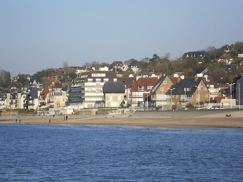 2 Rooms SEA VIEW on small trees in Norman style residence 